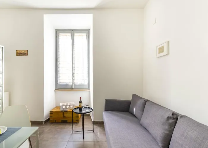 Hostly - Nicole Volturno- Full Center * Roma