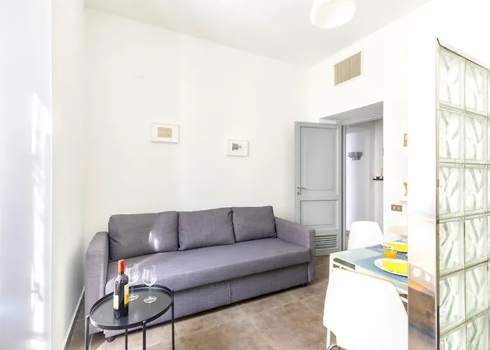 Hostly - Nicole Volturno- Full Center * Roma
